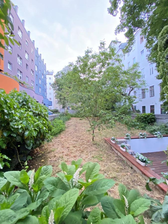 Charming Townhouse Directly By Metro Lägenhet Wien Exteriör bild